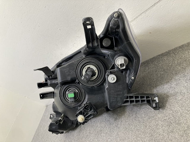 ランドクルーザー/ランクル TRJ150W 純正 右 ヘッドライト/ランプ ハロゲン レベライザー 刻印P RH KOITO 60-201 トヨタ(152554)