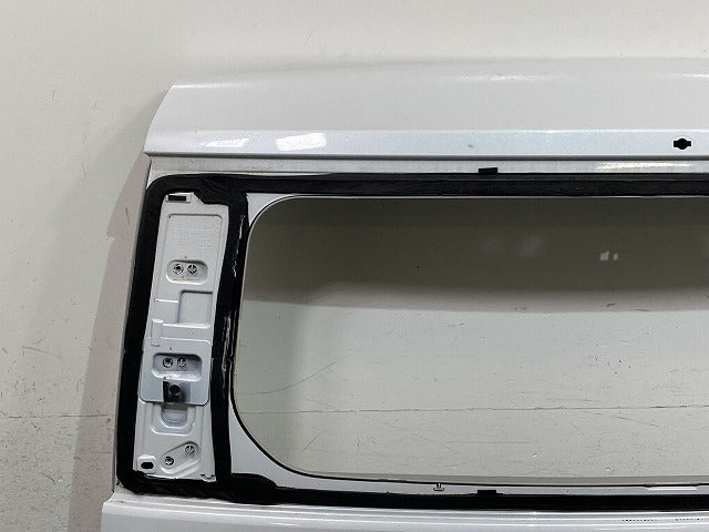 タフト LA900S/LA910S 純正 リアゲート/バックドア/リアハッチ 内張り付 67149-B2430 シャイニングホワイトパール W25 ダイハツ(152577)