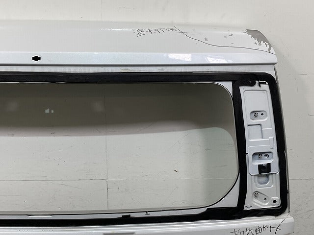 タフト LA900S/LA910S 純正 リアゲート/バックドア/リアハッチ 内張り付 67149-B2430 シャイニングホワイトパール W25 ダイハツ(152577)