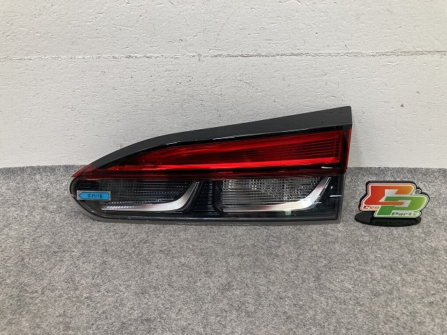 カローラ クロス ZSG10/ZVG11/ZVG15 純正 前期 右 フィニッシャーランプ/テールランプ LED 刻印HR HASCO 16-181 81581-16030(152586)