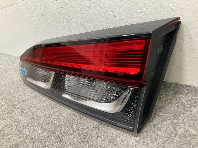 カローラ クロス ZSG10/ZVG11/ZVG15 純正 前期 右 フィニッシャーランプ/テールランプ LED 刻印HR HASCO 16-181 81581-16030(152586)
