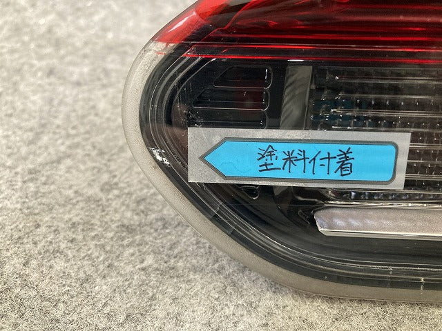 カローラ クロス ZSG10/ZVG11/ZVG15 純正 前期 右 フィニッシャーランプ/テールランプ LED 刻印HR HASCO 16-181 81581-16030(152586)