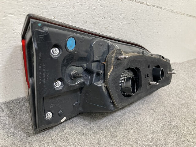 カローラ クロス ZSG10/ZVG11/ZVG15 純正 前期 右 フィニッシャーランプ/テールランプ LED 刻印HR HASCO 16-181 81581-16030(152586)