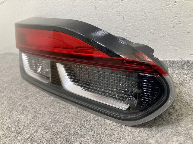 カローラ クロス ZSG10/ZVG11/ZVG15 純正 前期 左 フィニッシャーランプ/テールランプ LED 刻印HL HASCO 16-181 81591-16030(152587)
