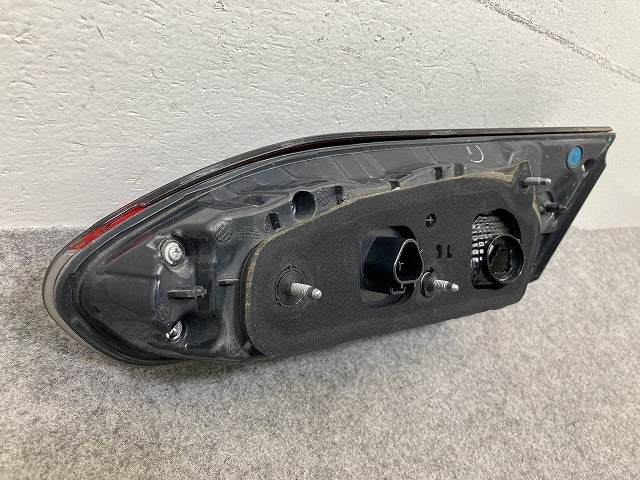 カローラ クロス ZSG10/ZVG11/ZVG15 純正 前期 左 フィニッシャーランプ/テールランプ LED 刻印HL HASCO 16-181 81591-16030(152587)