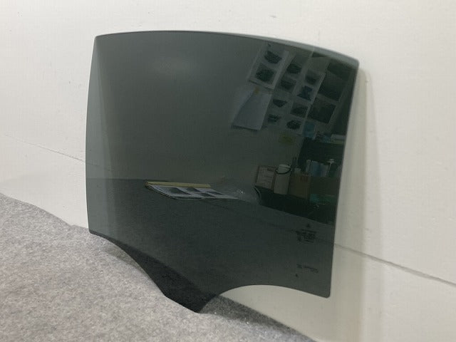 新品!Aクラス W176 純正 左 リア ガラス ドアガラス 43R-006723 A1767350310 メルセデスベンツ(152591)