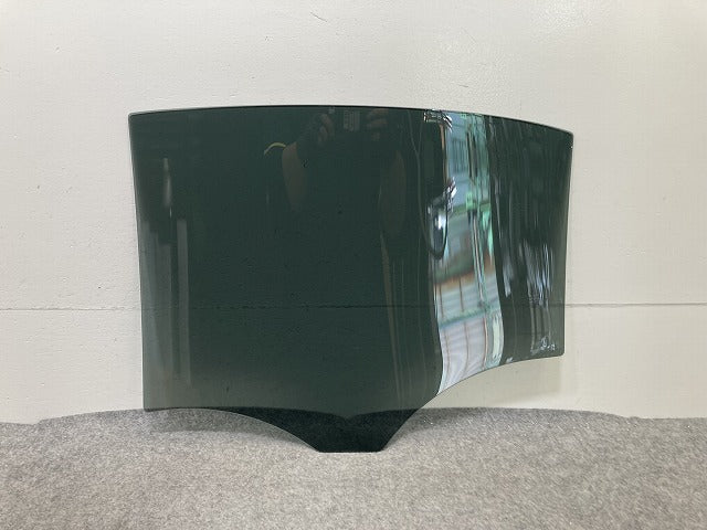 新品!Aクラス W176 純正 右 リア ガラス ドアガラス 43R-006723 A1767350410 メルセデスベンツ(152592)