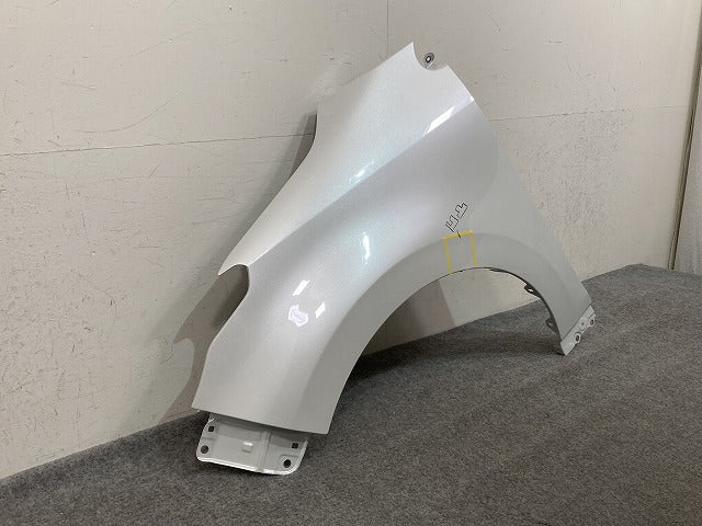 ヤリス KSP210/MXPA10/MXPA15/MXPH10/MXPH15 MXPH14/MXPH17 純正 左 フロント フェンダー プラチナホワイトパールマイカ 089(152602)