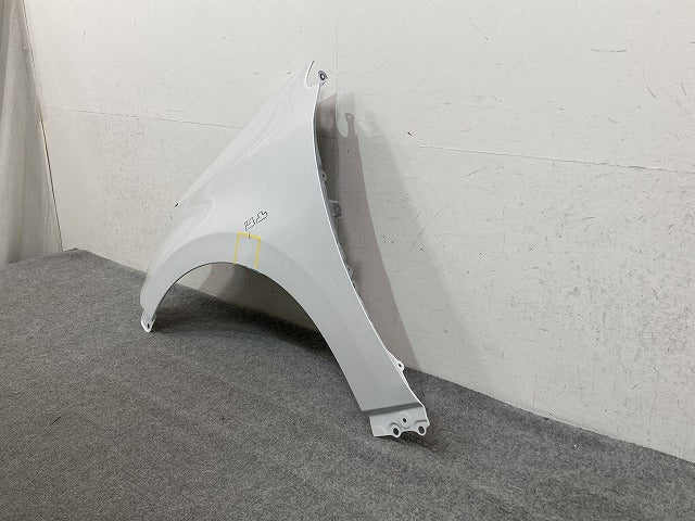 ヤリス KSP210/MXPA10/MXPA15/MXPH10/MXPH15 MXPH14/MXPH17 純正 左 フロント フェンダー プラチナホワイトパールマイカ 089(152602)