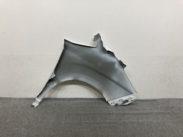 ノア NOAH Si 80系/ZRR80W/ZRR85W ハイブリッド/ZWR80W 純正 左 フロント フェンダー ホワイトパールクリスタルシャイン 070(152603)