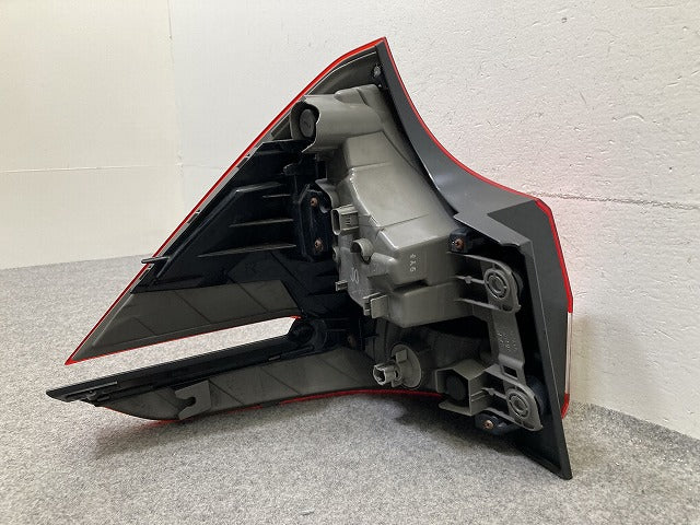 フリード GB5/GB6 純正 右 テールランプ/ライト/レンズ LED 刻印J0 KOITO 220-62201 ホンダ(152613)