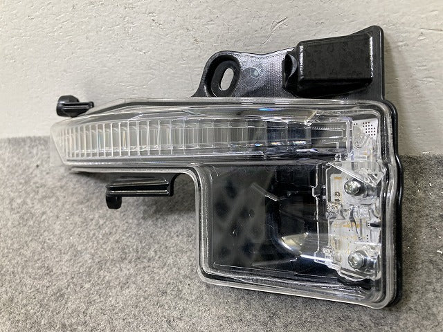 プリウス 60系/ZVW60/ZVW65/MXWH60/MXWH65/MXWH61 純正 左 フォグランプ/フォグライト LED デイライト 278-723E7 812B0-47030(152617)