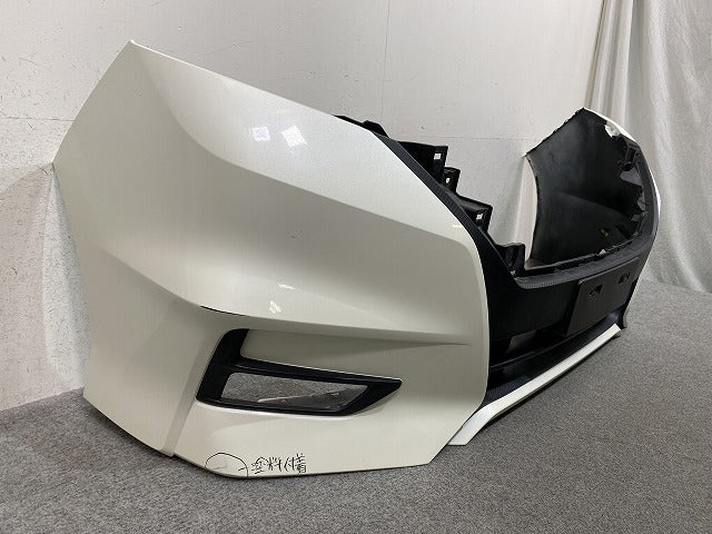 セレナ ハイウェイスター C27/GFC27/GFNC27 純正 前期 フロント バンパー 62022 5TF0H ブリリアントホワイトパール QAB 日産(152678)