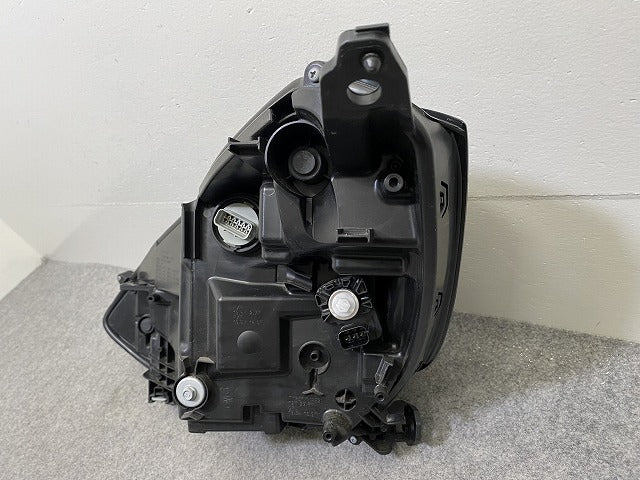 フィット GR1/GR2/GR3/GR4 純正 右 ヘッドライト/ランプ LED レベライザー STANLEY W4395 33100-TZA-J23 ホンダ(152733)