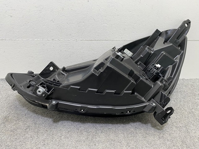 フィット GR1/GR2/GR3/GR4 純正 右 ヘッドライト/ランプ LED レベライザー STANLEY W4395 33100-TZA-J23 ホンダ(152733)