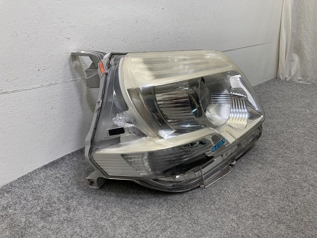ジャンク!シエンタ NCP81G/NCP85G 純正 右 ヘッドライト/ランプ ハロゲン レベライザー KOITO 52-240 81145-52E50 トヨタ(152742)