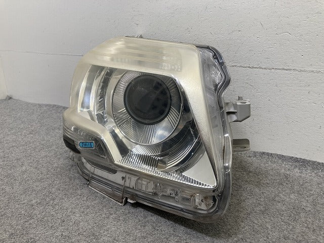 ジャンク!シエンタ NCP81G/NCP85G 純正 右 ヘッドライト/ランプ ハロゲン レベライザー KOITO 52-240 81145-52E50 トヨタ(152742)