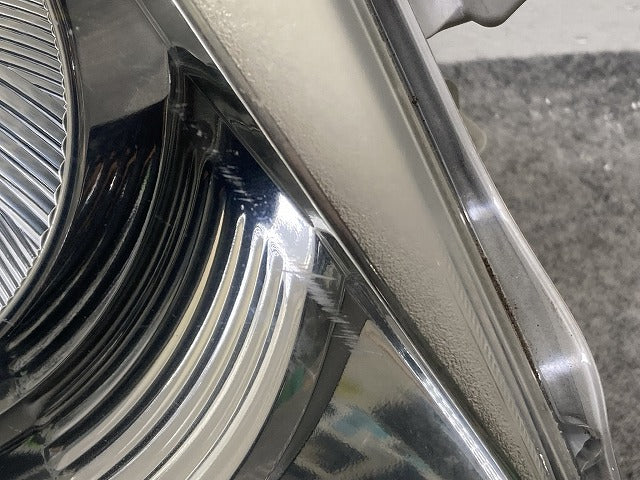 ジャンク!シエンタ NCP81G/NCP85G 純正 右 ヘッドライト/ランプ ハロゲン レベライザー KOITO 52-240 81145-52E50 トヨタ(152742)