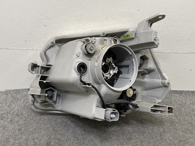 ジャンク!シエンタ NCP81G/NCP85G 純正 右 ヘッドライト/ランプ ハロゲン レベライザー KOITO 52-240 81145-52E50 トヨタ(152742)
